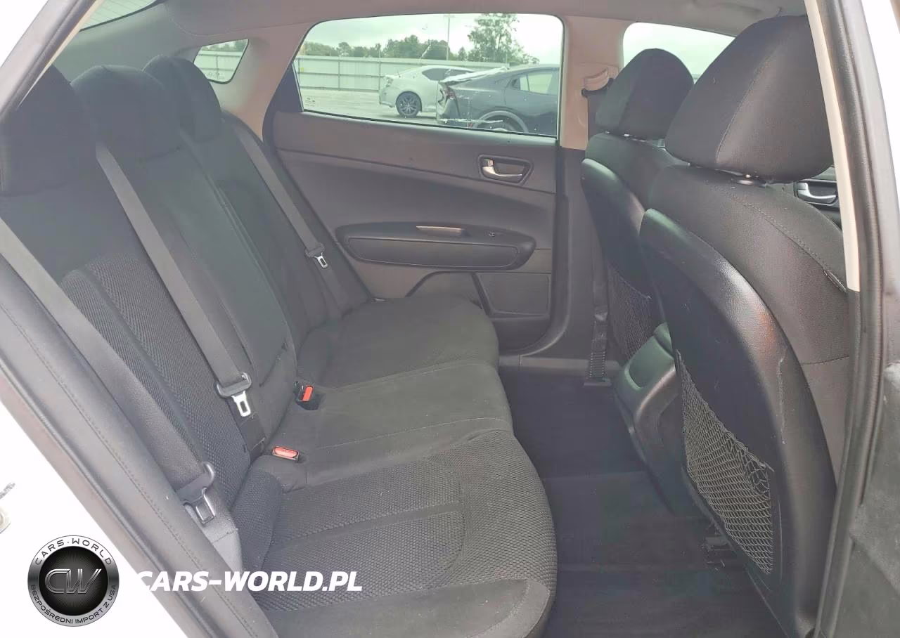 2019 Kia Optima Lx VIN:5XXGT4L35KG351586 - 10