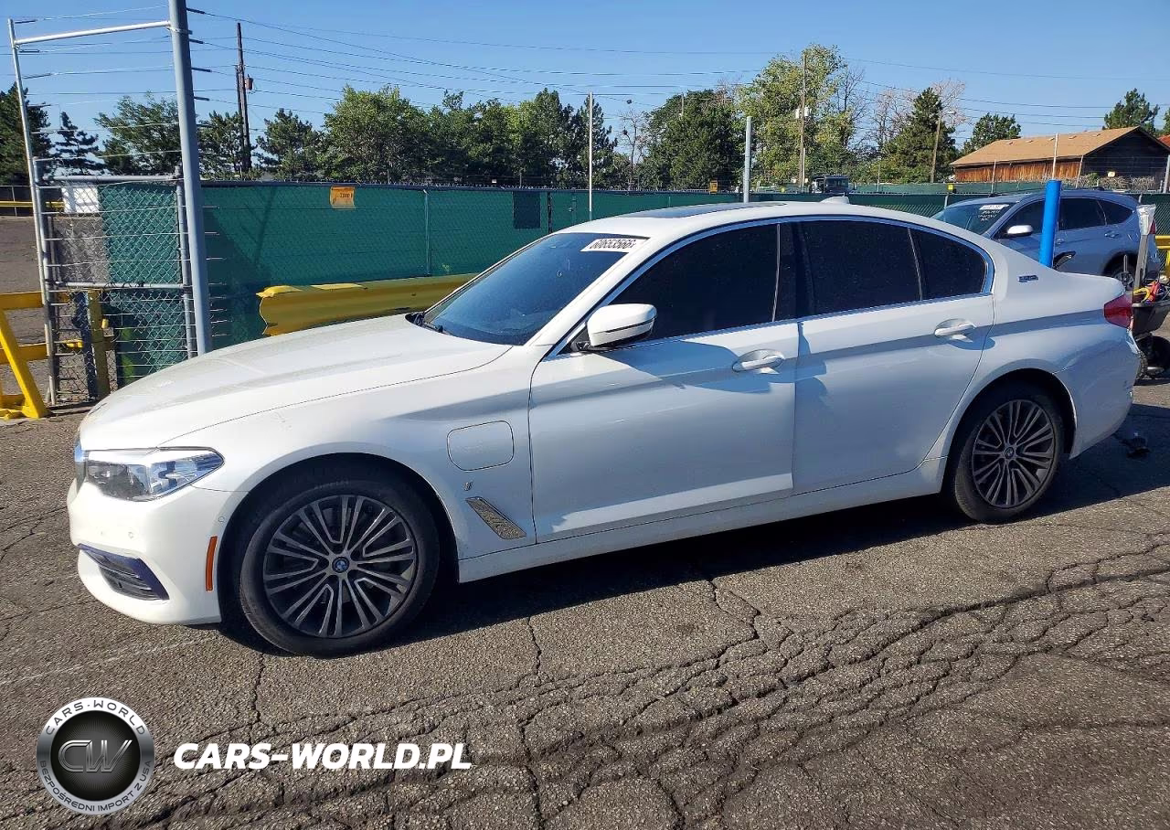 2019 BMW 530Xe VIN:WBAJB1C59KB375580 - 1