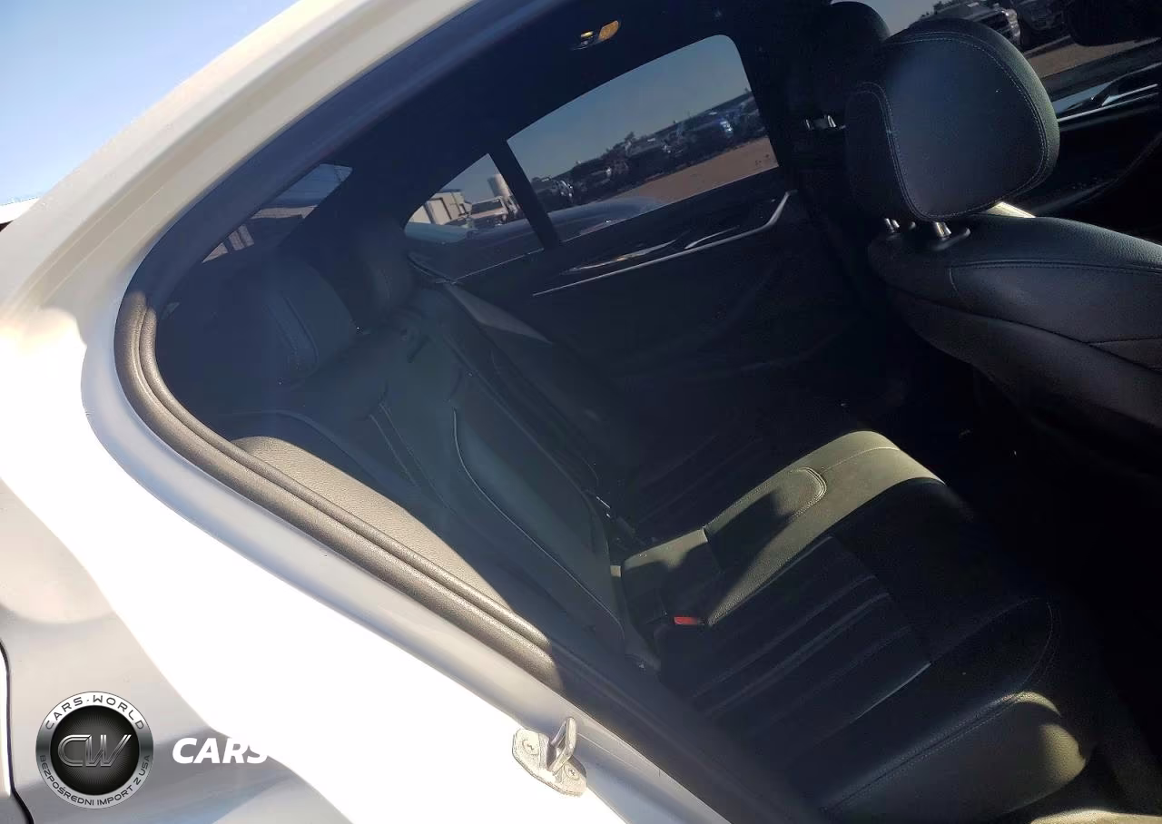 2019 BMW 530Xe VIN:WBAJB1C59KB375580 - 10