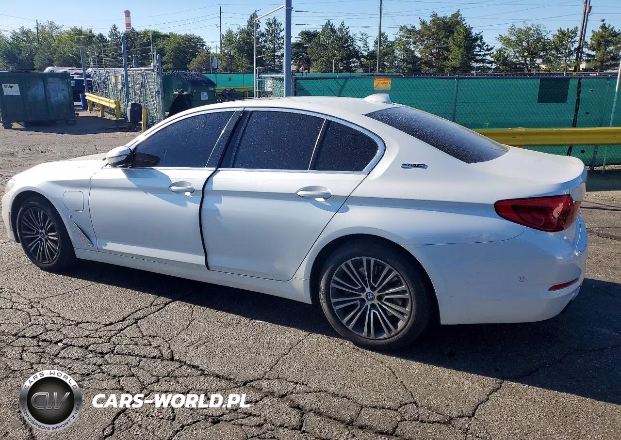 2019 BMW 530Xe VIN:WBAJB1C59KB375580 - 2