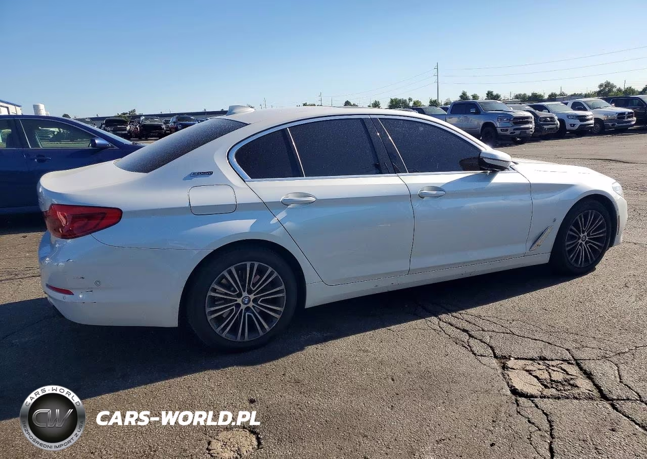 2019 BMW 530Xe VIN:WBAJB1C59KB375580 - 3