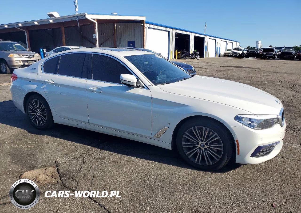 2019 BMW 530Xe VIN:WBAJB1C59KB375580 - 4