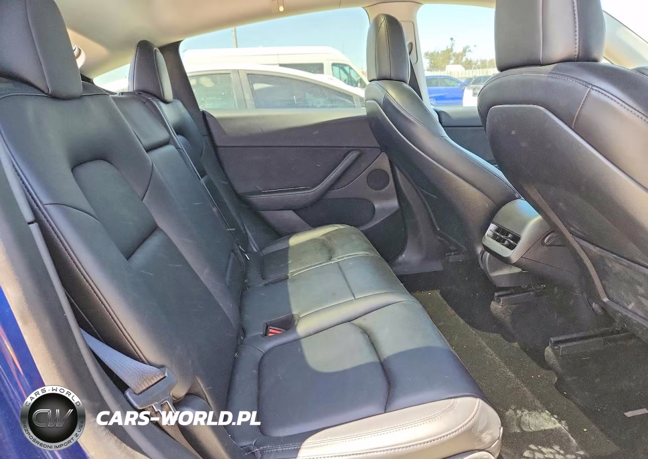 2021 Tesla Model Y VIN:5YJYGAEE8MF196818 - 10