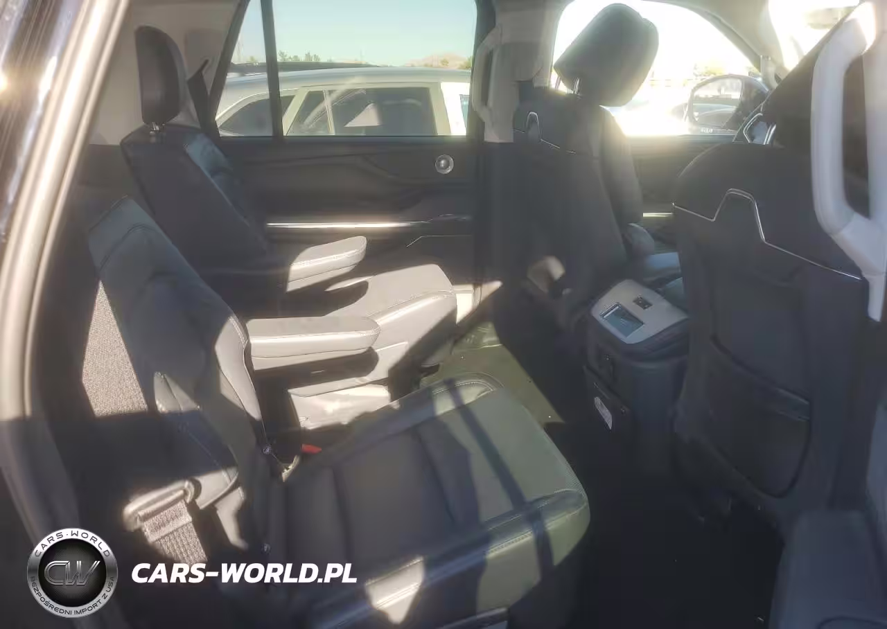 2025 Lincoln Navigator Reserve VIN:5LMJJ2LG2SEL04130 - 11