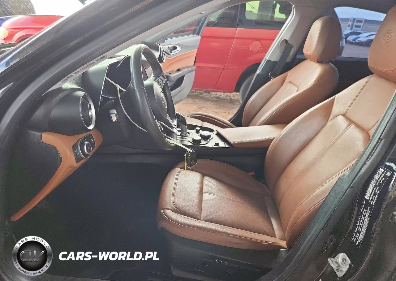 2018 Alfa Romeo Giulia Q4 VIN:ZARFAEDN2J7570817 - 7
