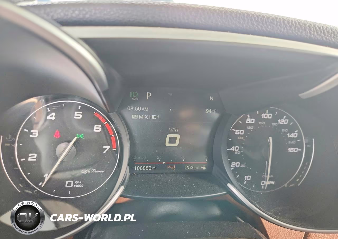 2018 Alfa Romeo Giulia Q4 VIN:ZARFAEDN2J7570817 - 9