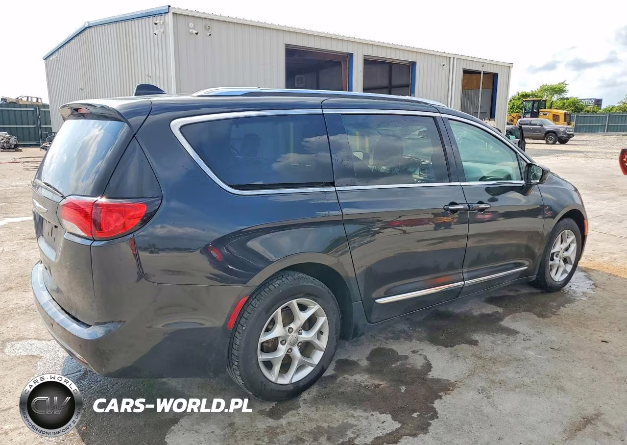 2017 Chrysler Pacifica Touring L Plus VIN:2C4RC1EG2HR543054 - 3