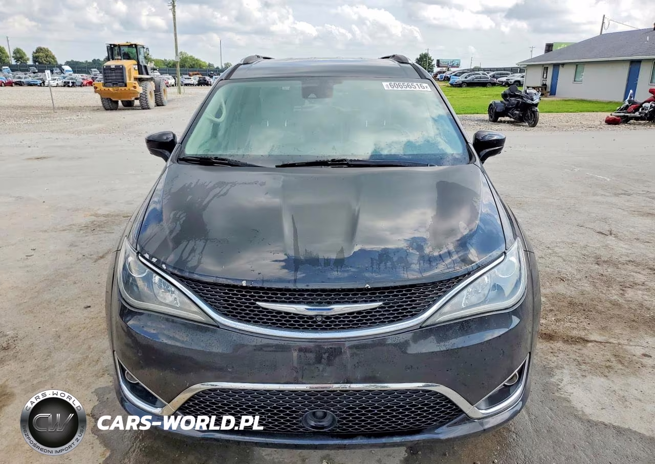 2017 Chrysler Pacifica Touring L Plus VIN:2C4RC1EG2HR543054 - 5