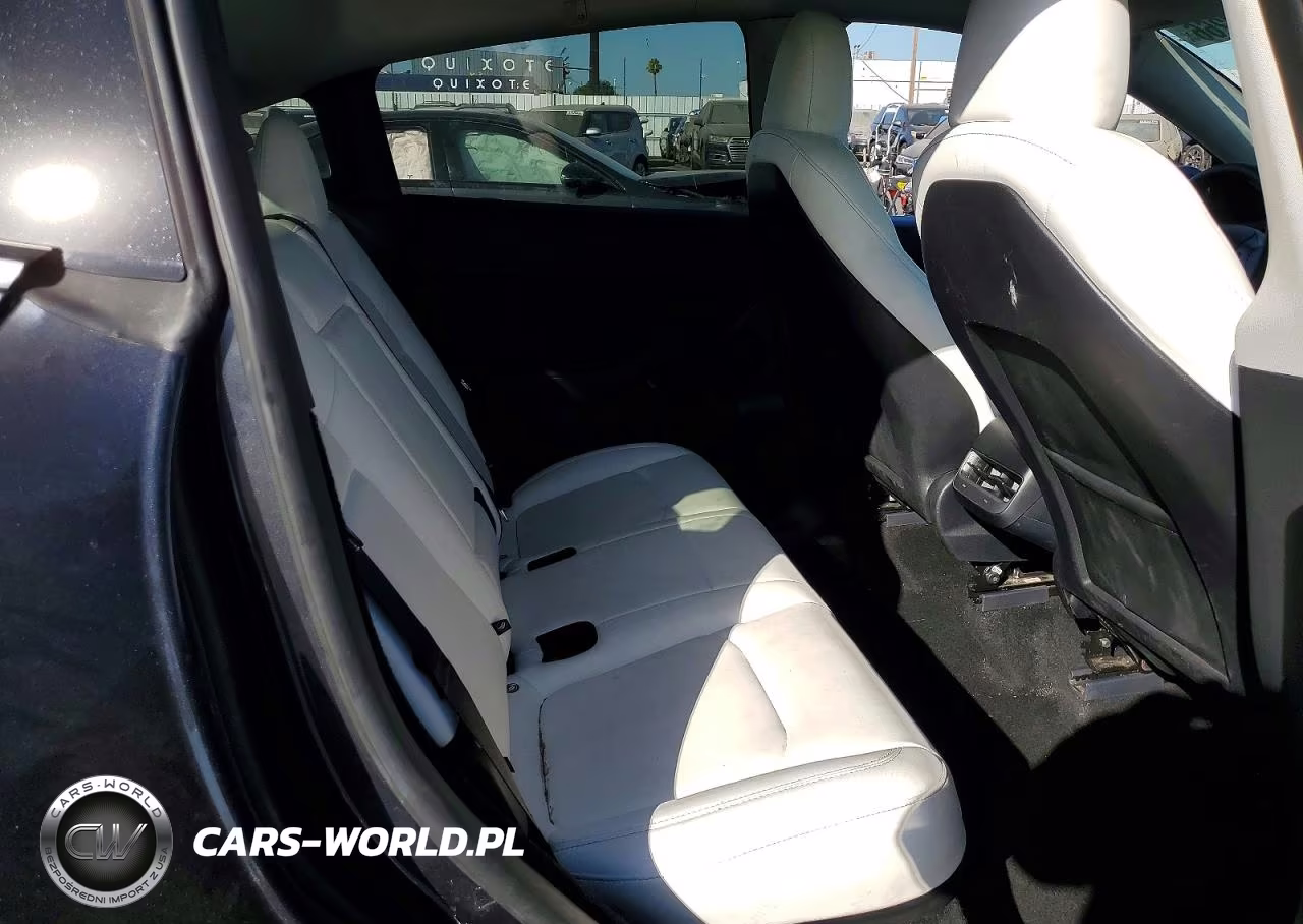 2025 Tesla Model Y VIN:7SAYGDEE8SF235022 - 10