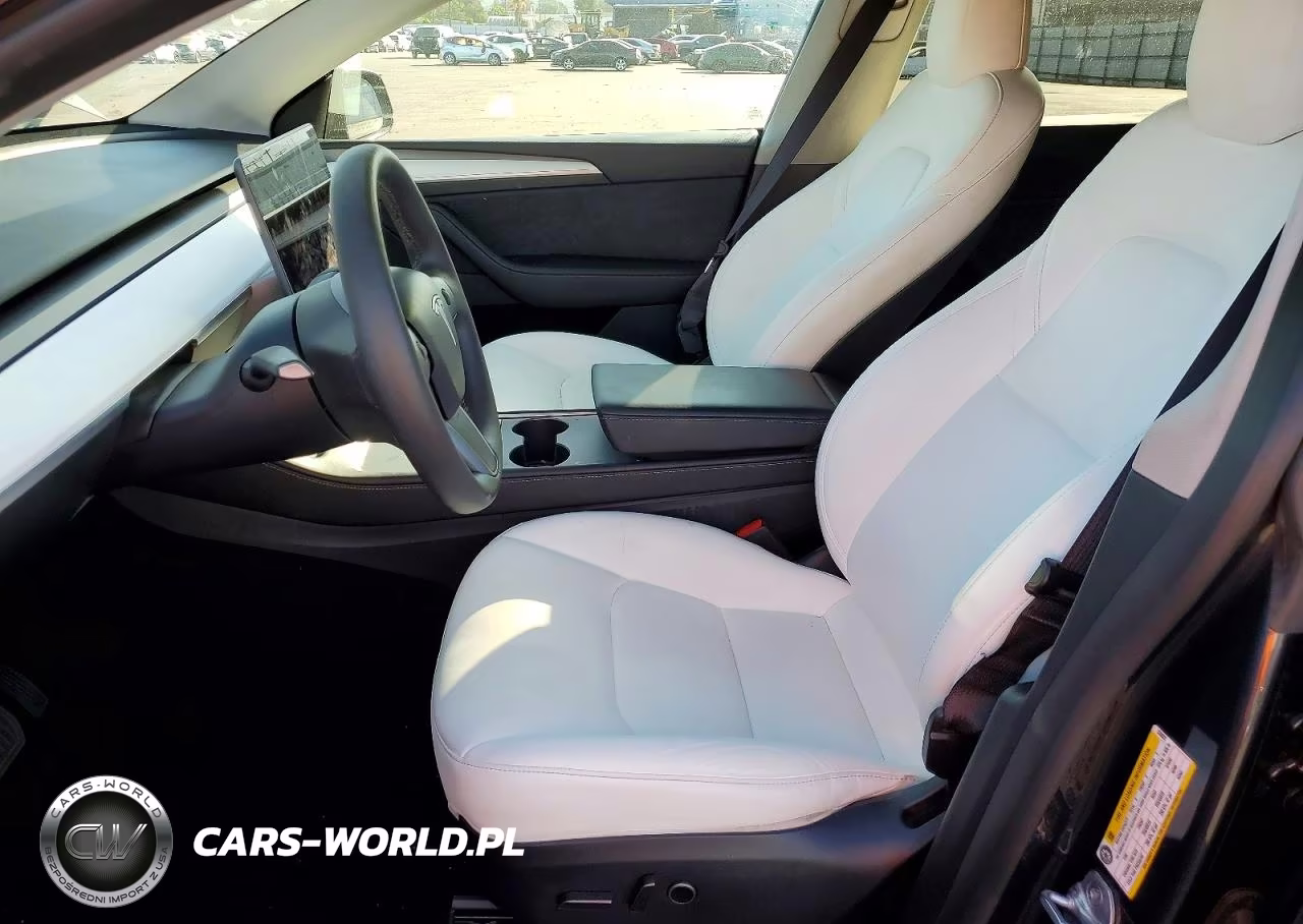 2025 Tesla Model Y VIN:7SAYGDEE8SF235022 - 7