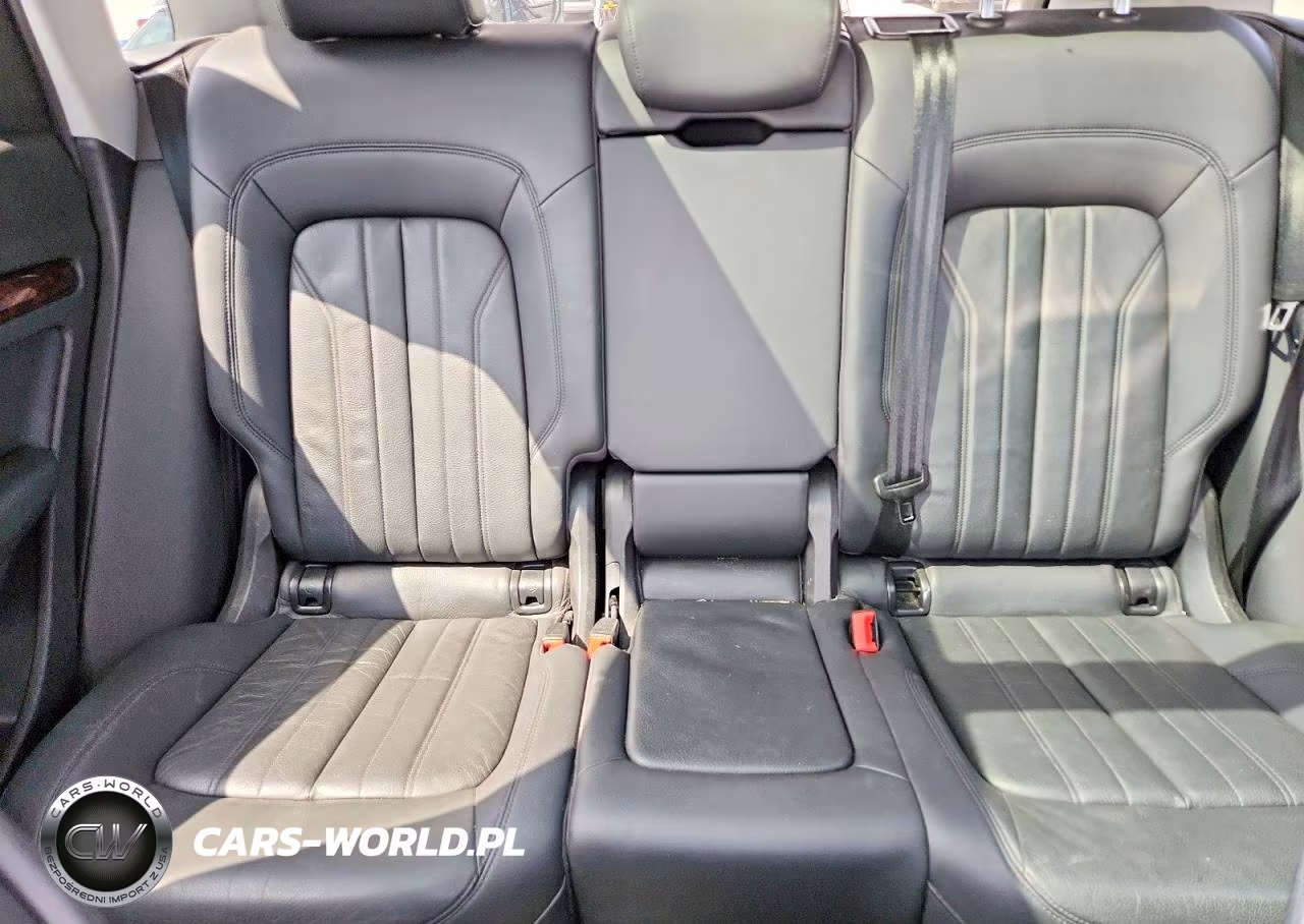 2018 Audi Q5 Premium VIN:WA1ANAFY4J2017053 - 10
