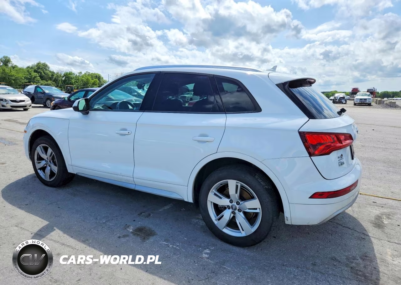 2018 Audi Q5 Premium VIN:WA1ANAFY4J2017053 - 2
