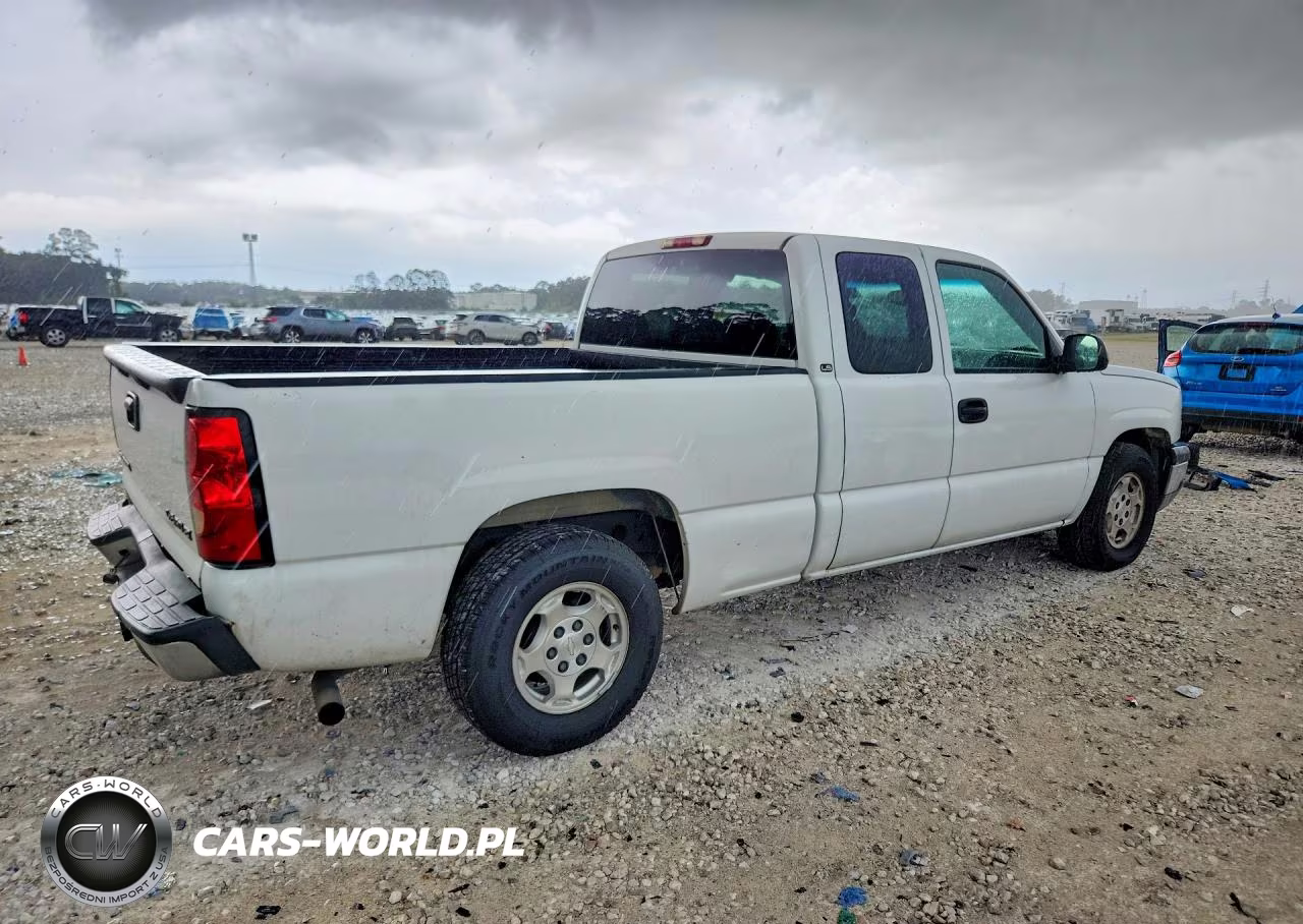 2003 Chevrolet Silverado C1500 VIN:2GCEC19V631358715 - 3