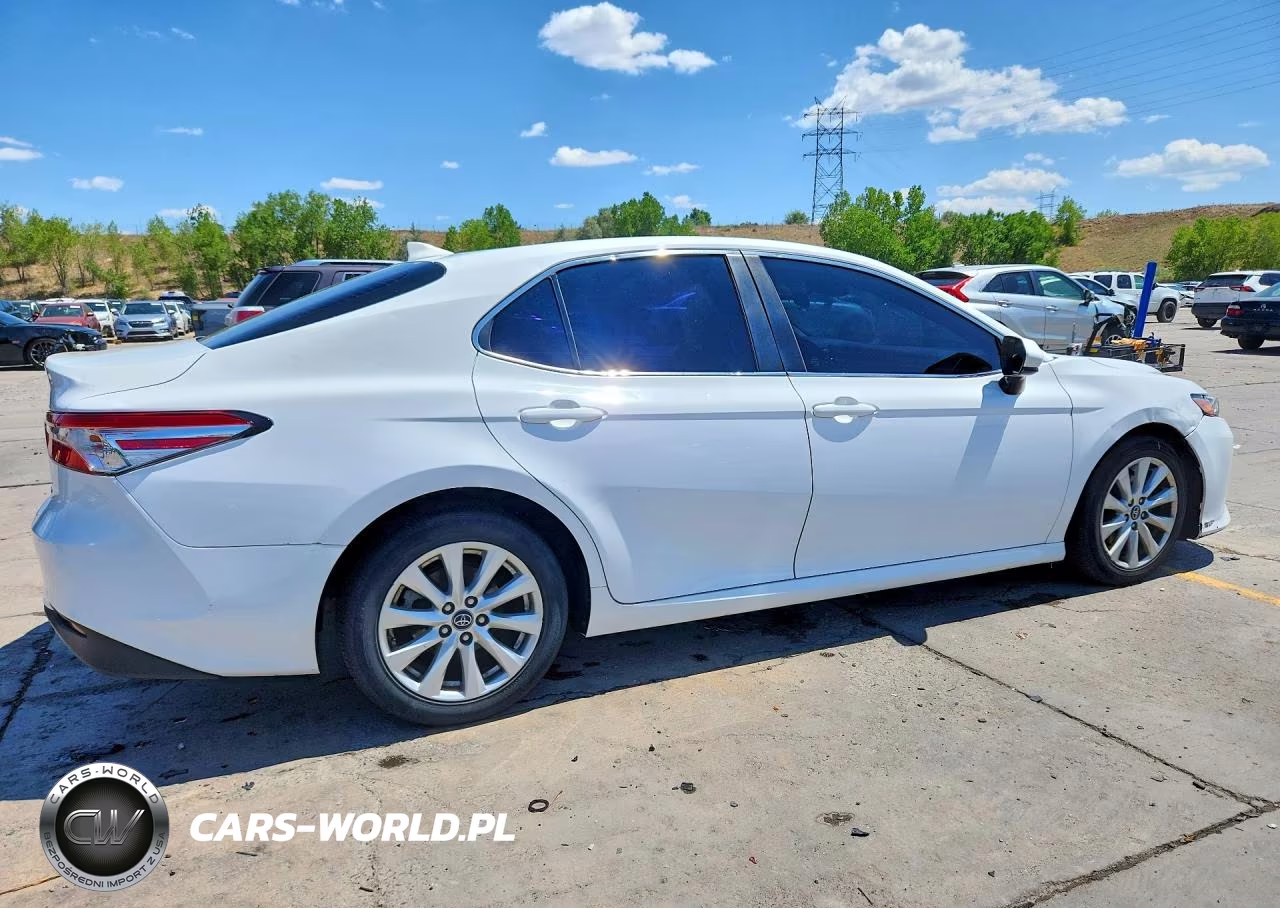 2019 Toyota Camry Le VIN:4T1B11HKXKU786947 - 3