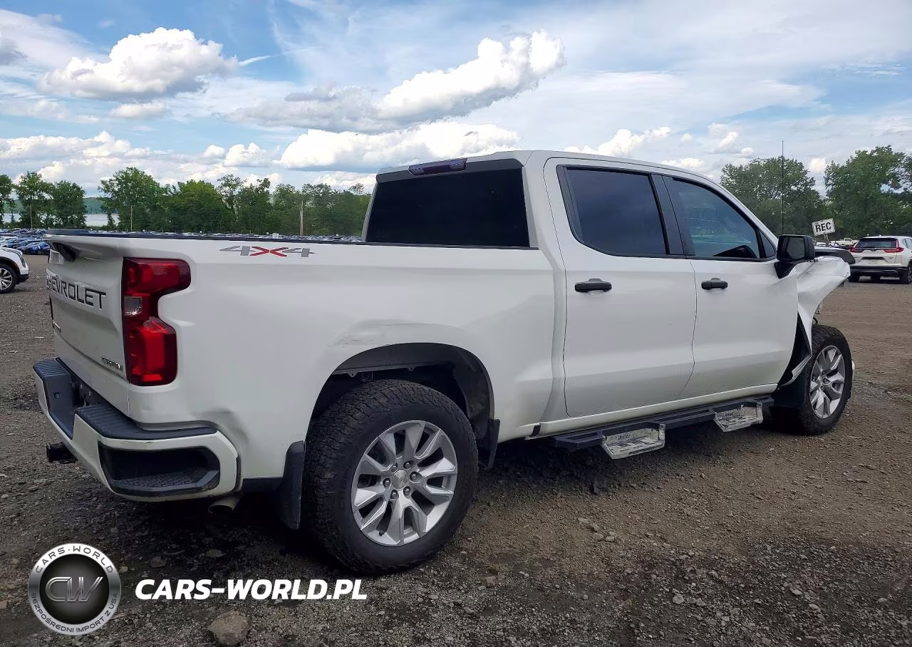 2021 Chevrolet Silverado K1500 Custom VIN:3GCPYBEKXMG295798 - 3