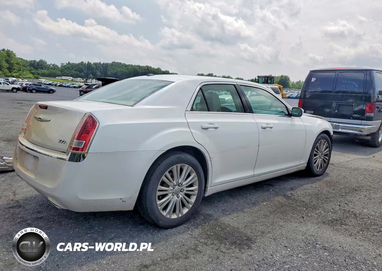 2013 Chrysler 300 VIN:2C3CCARG3DH560028 - 3