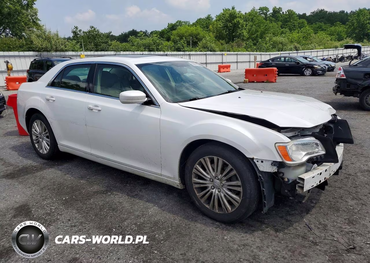 2013 Chrysler 300 VIN:2C3CCARG3DH560028 - 4