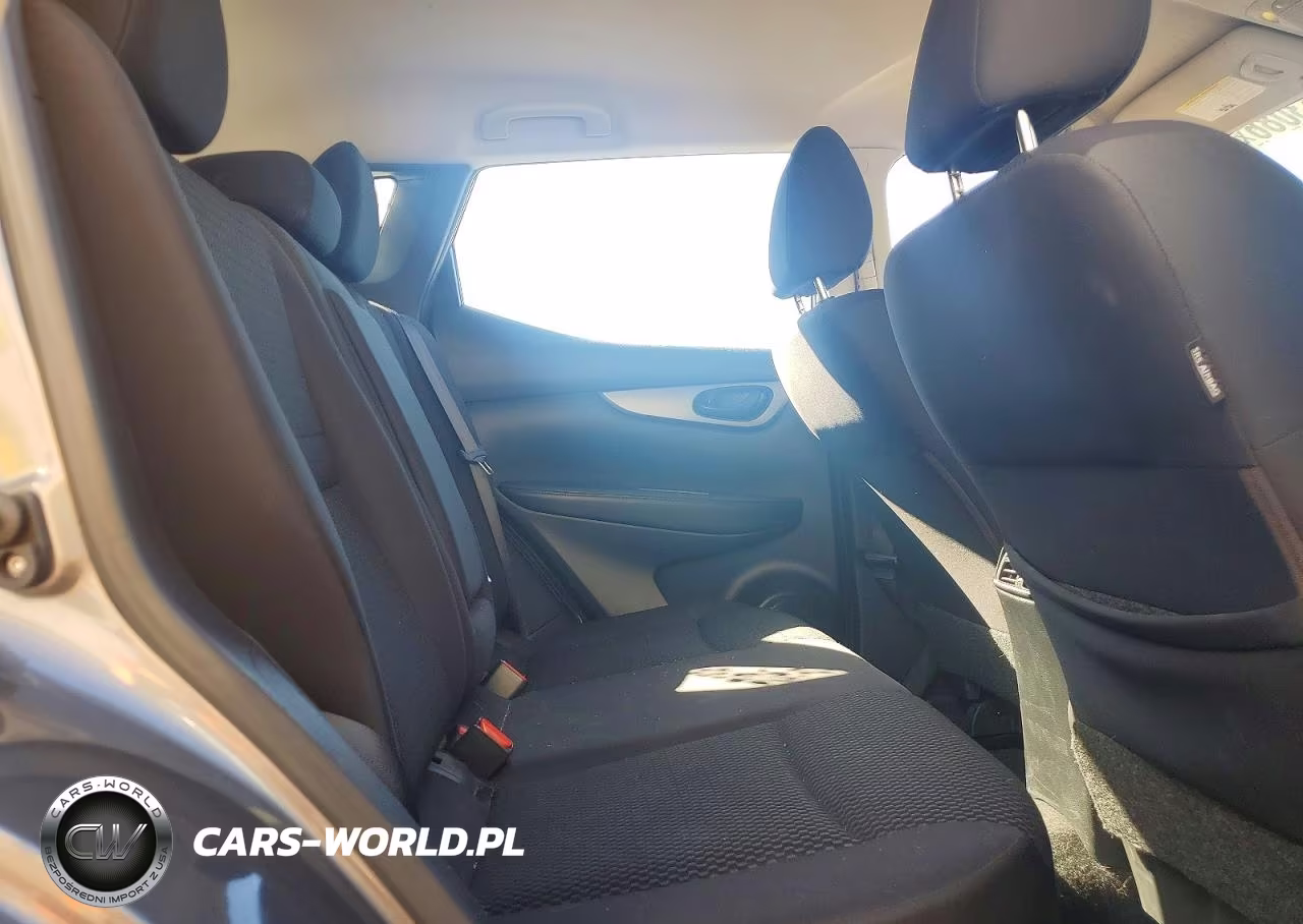 2018 Nissan Rogue Sport S VIN:JN1BJ1CP5JW105400 - 11
