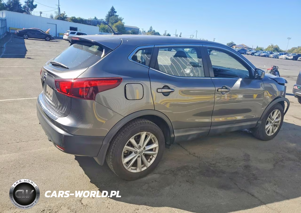 2018 Nissan Rogue Sport S VIN:JN1BJ1CP5JW105400 - 3