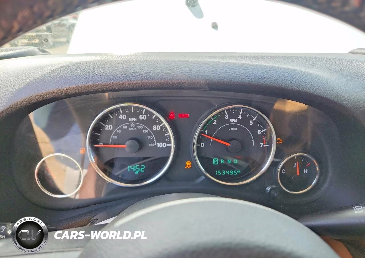 2018 Jeep Wrangler Unlimited Sahara VIN:1C4HJWEG1JL841236 - 9