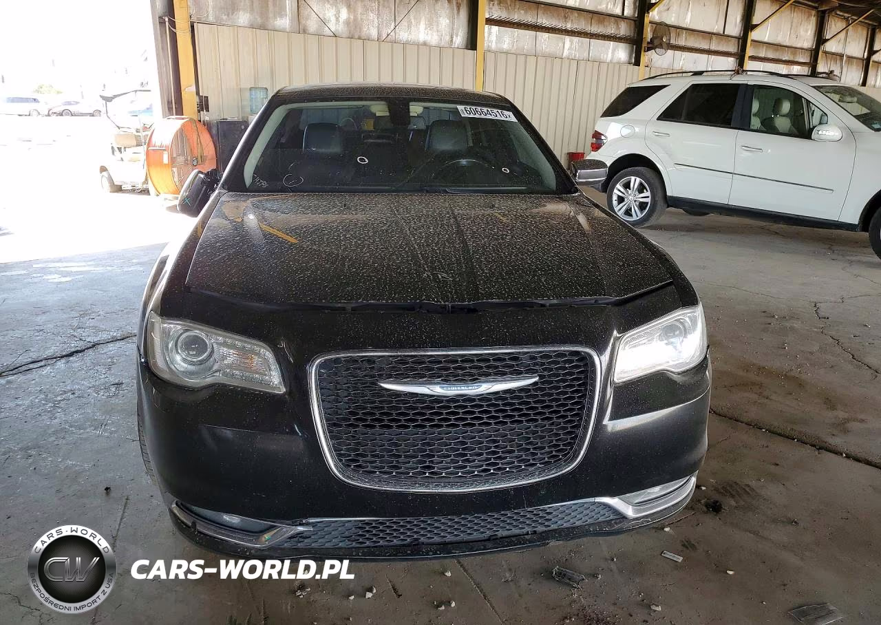 2018 Chrysler 300 Limited VIN:2C3CCAKG4JH250489 - 5