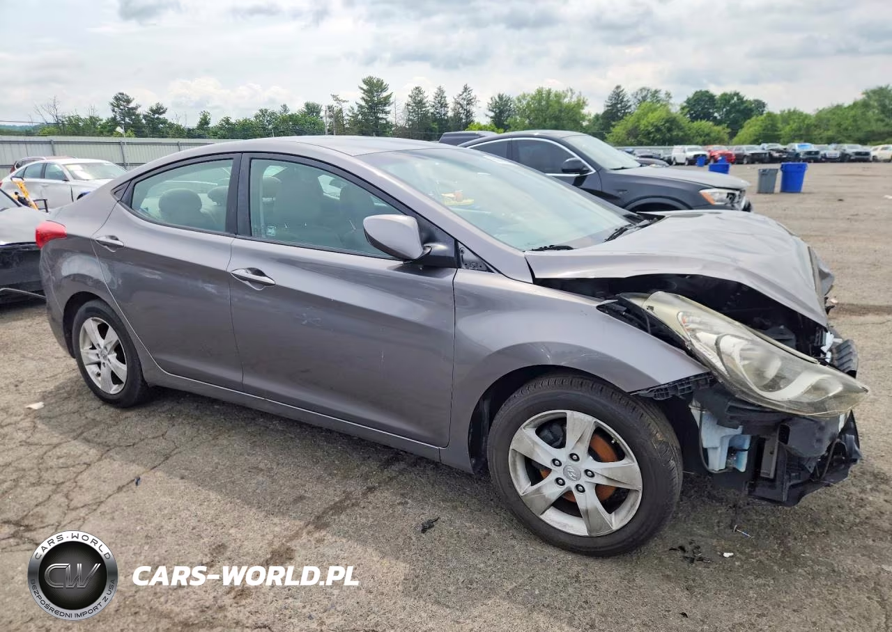 2012 Hyundai Elantra Gls VIN:5NPDH4AE5CH093357 - 4