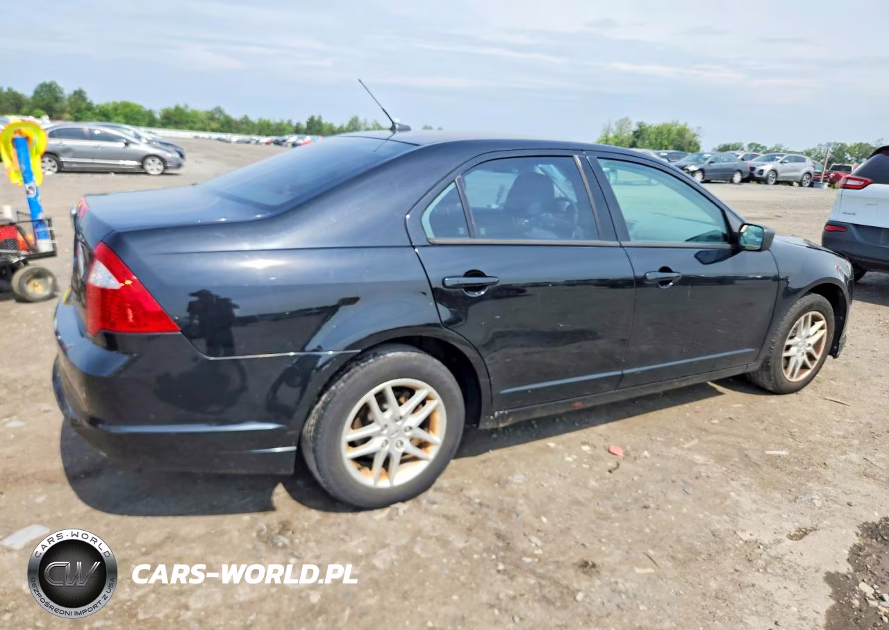 2012 Ford Fusion S VIN:3FAHP0GA6CR118741 - 3