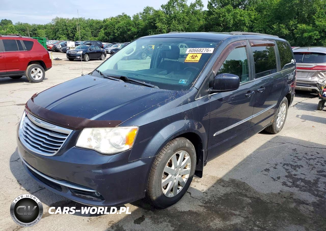 2013 Chrysler Town & Country Touring – zdjęcie 1 z 13