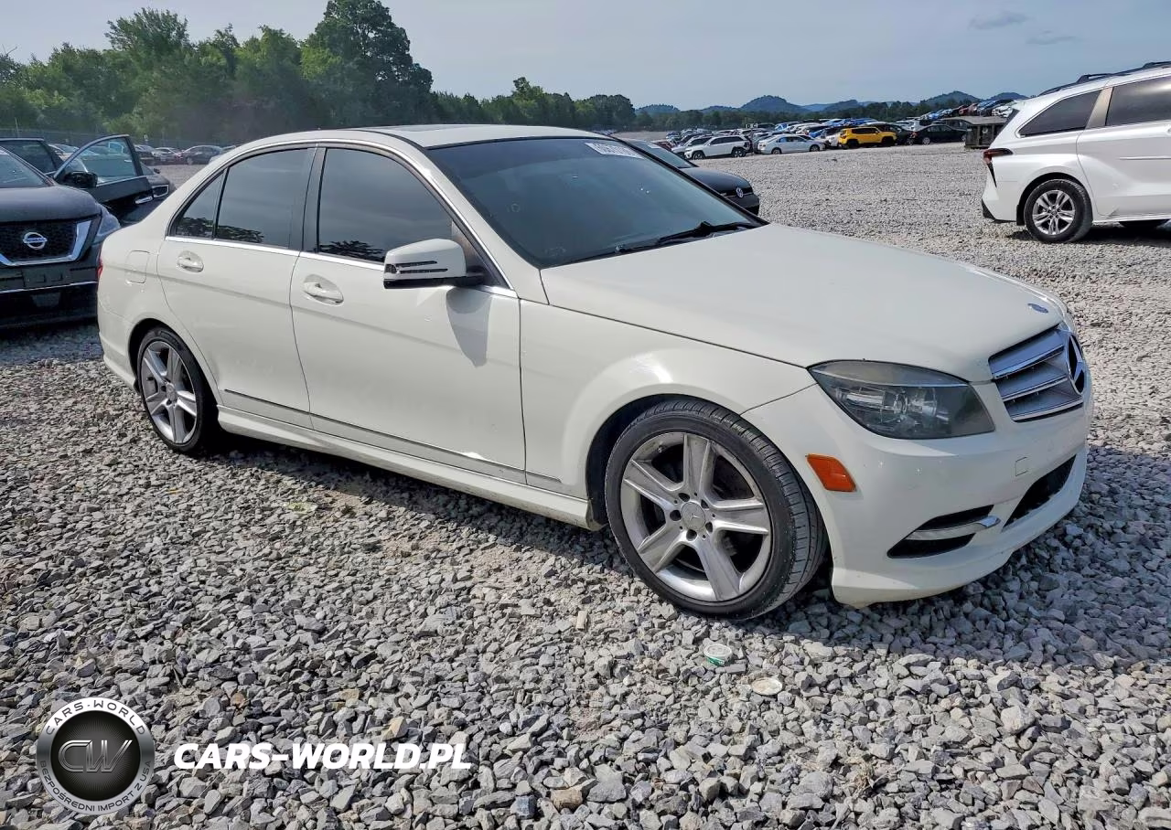 2011 Mercedes-Benz C 300 VIN:WDDGF5EBXBA509021 - 4