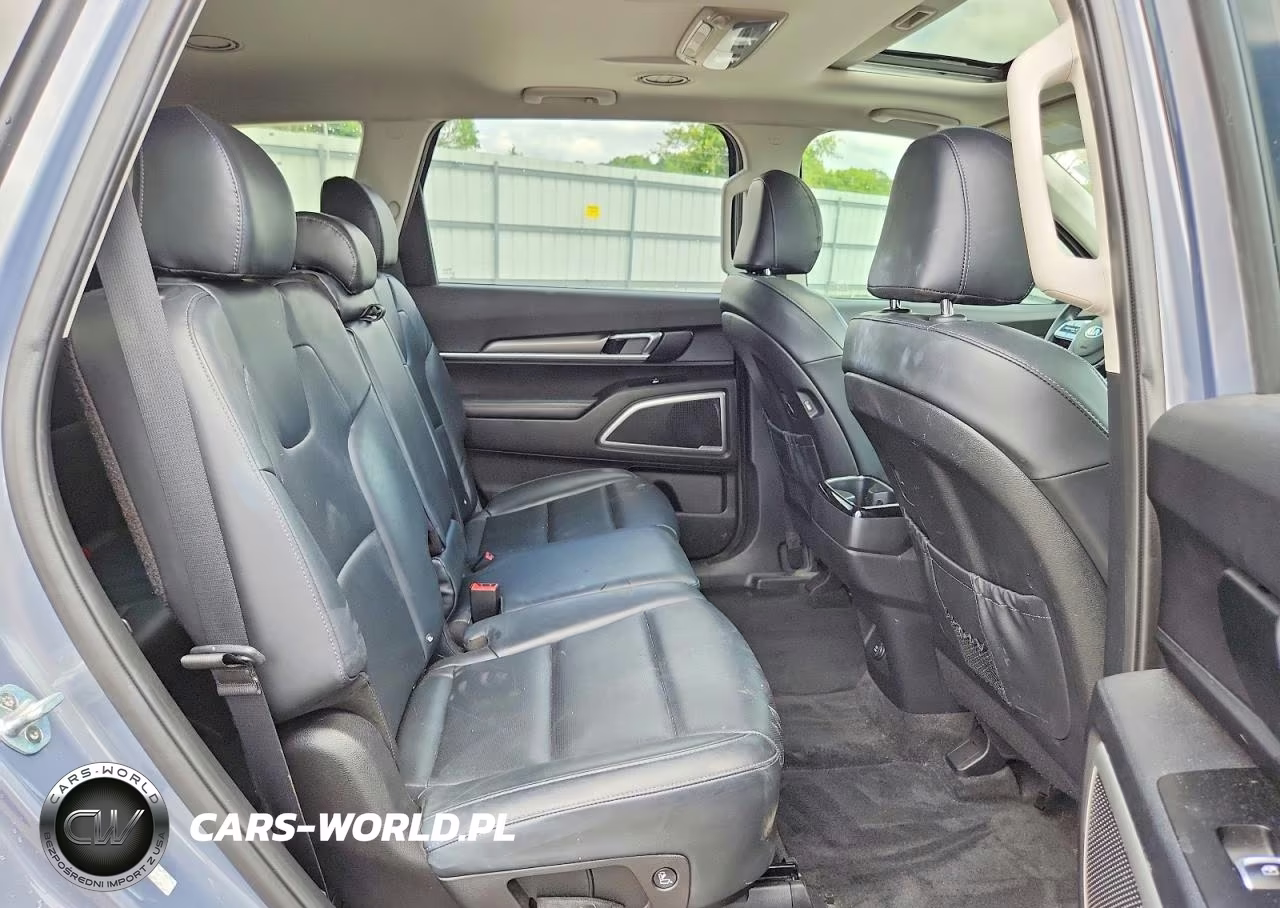 2020 Kia Telluride S VIN:5XYP64HCXLG010021 - 11
