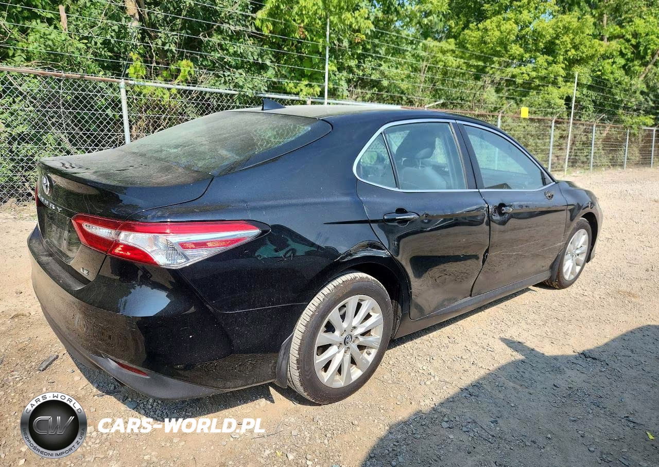 2019 Toyota Camry Le VIN:4T1B11HK0KU176426 - 3