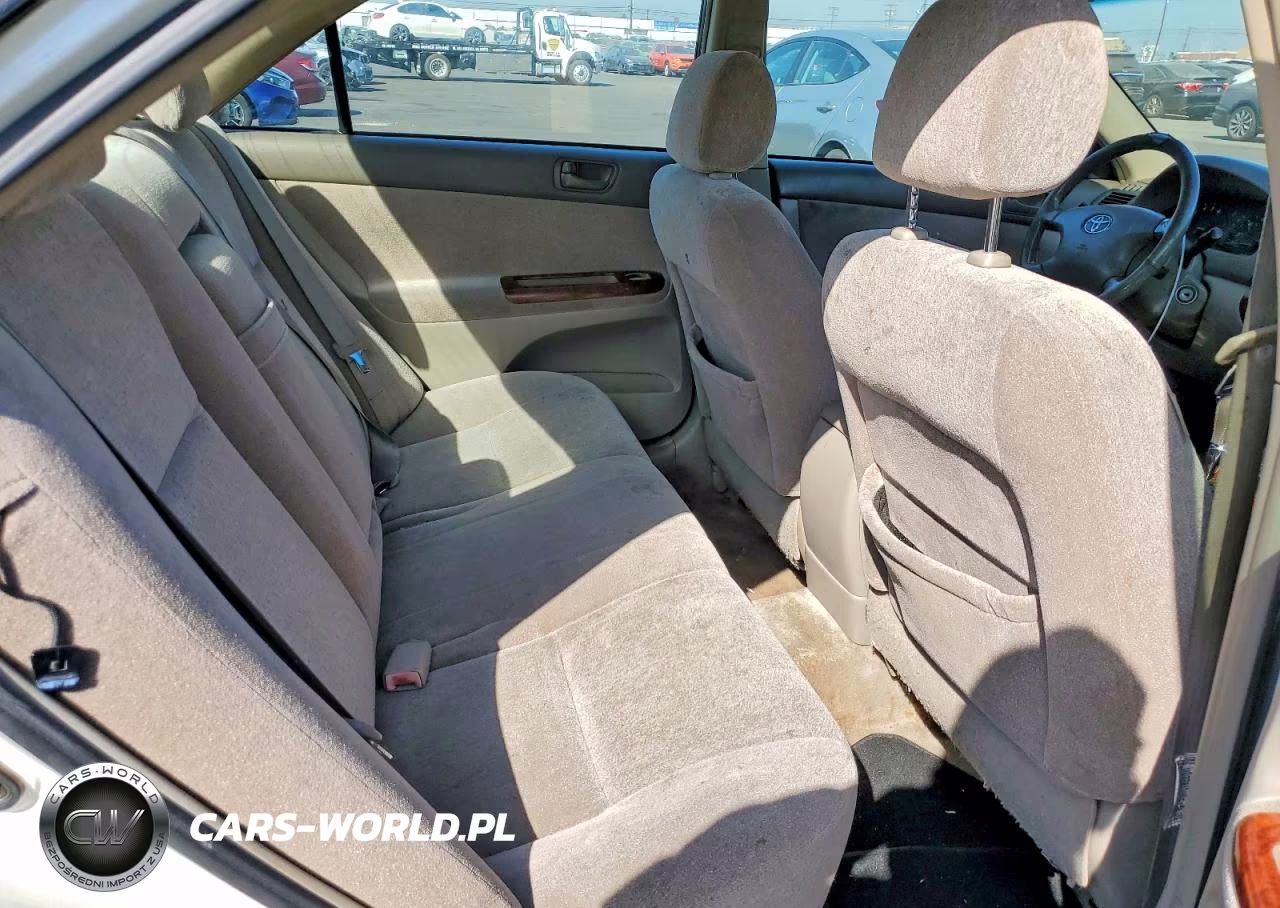 2004 Toyota Camry Le VIN:JTDBE30K140279025 - 10