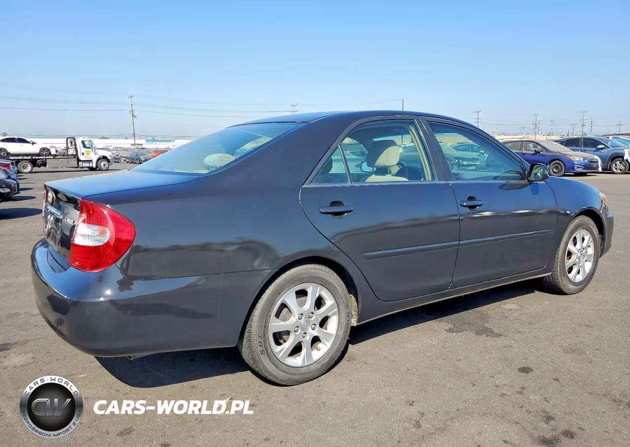 2004 Toyota Camry Le VIN:JTDBE30K140279025 - 3