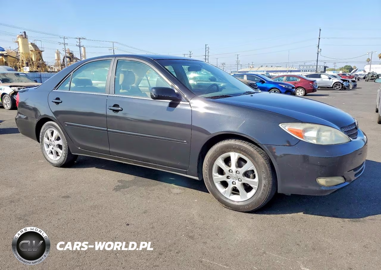 2004 Toyota Camry Le VIN:JTDBE30K140279025 - 4