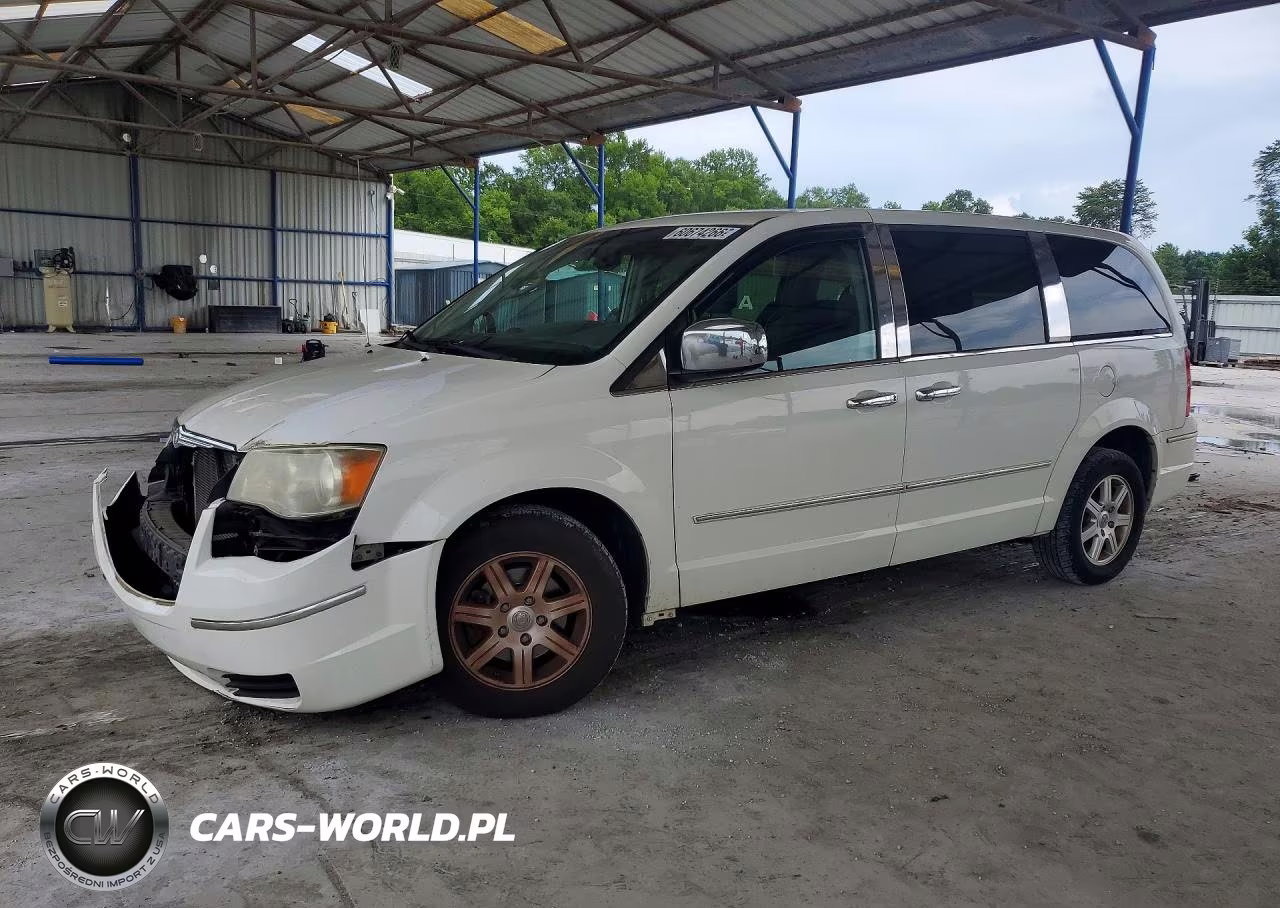 2010 Chrysler Town & Country Lx