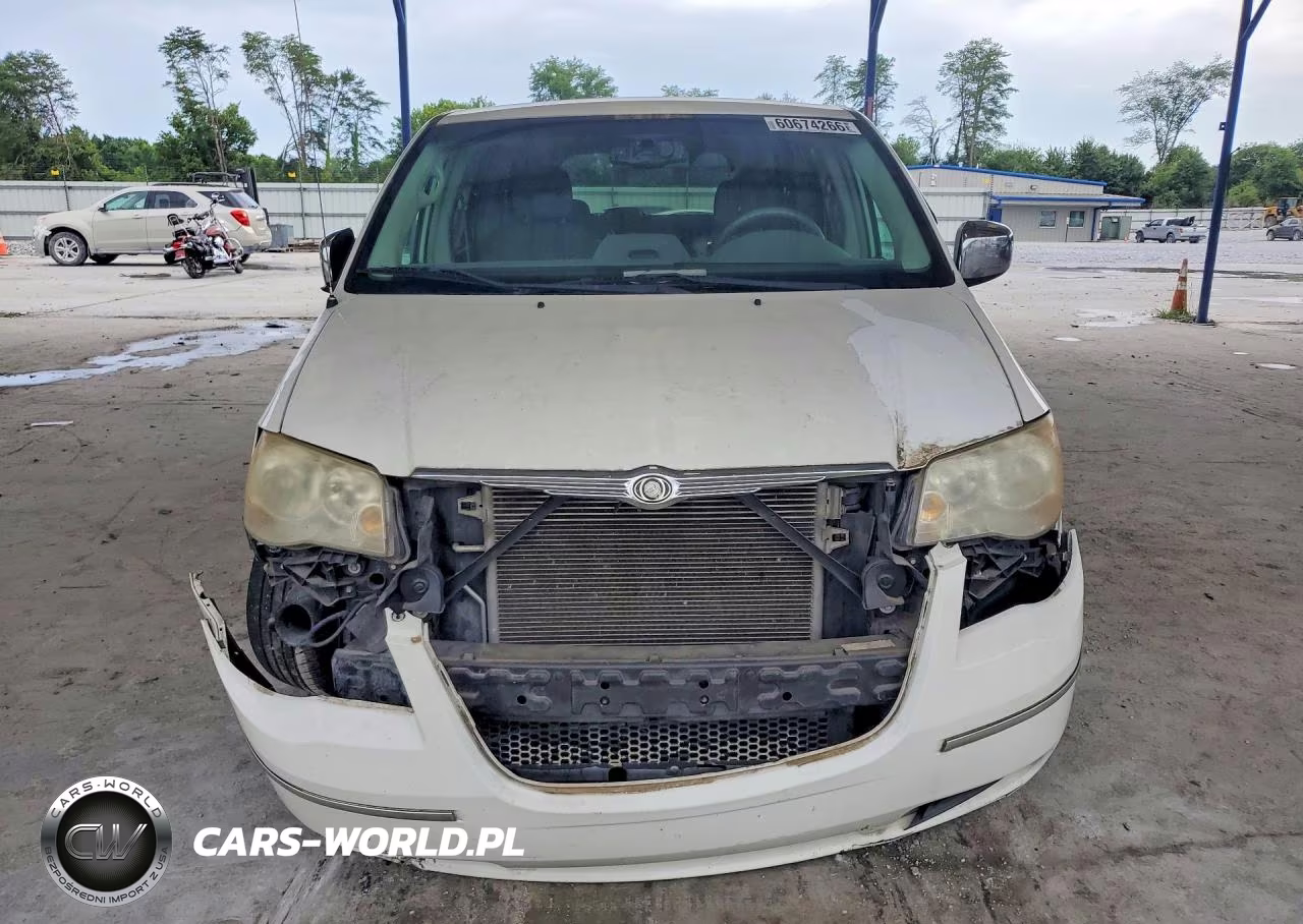 2010 Chrysler Town & Country Lx VIN:2A4RR2D14AR330088 - 5