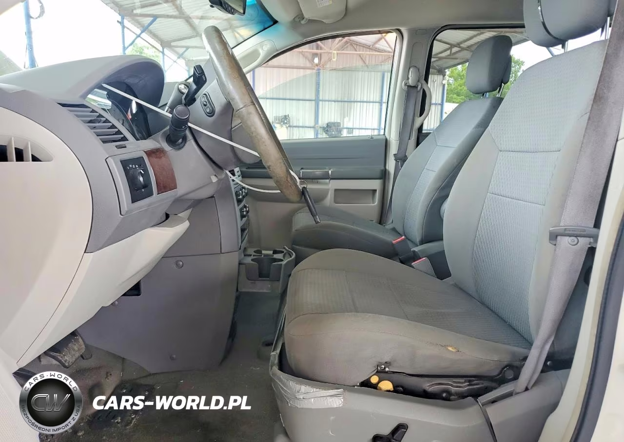 2010 Chrysler Town & Country Lx VIN:2A4RR2D14AR330088 - 7