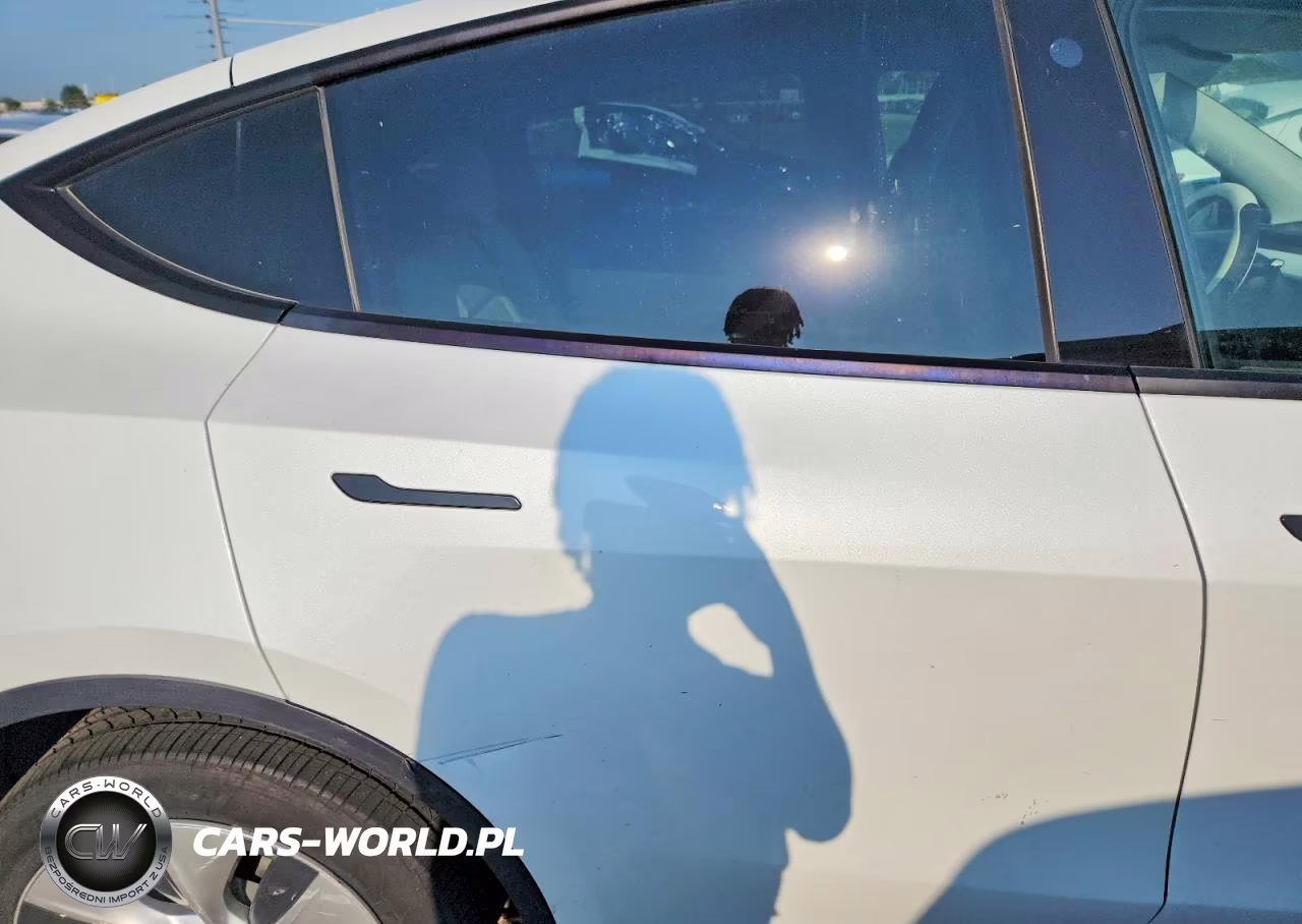 2021 Tesla Model Y VIN:5YJYGDEE5MF130566 - 10
