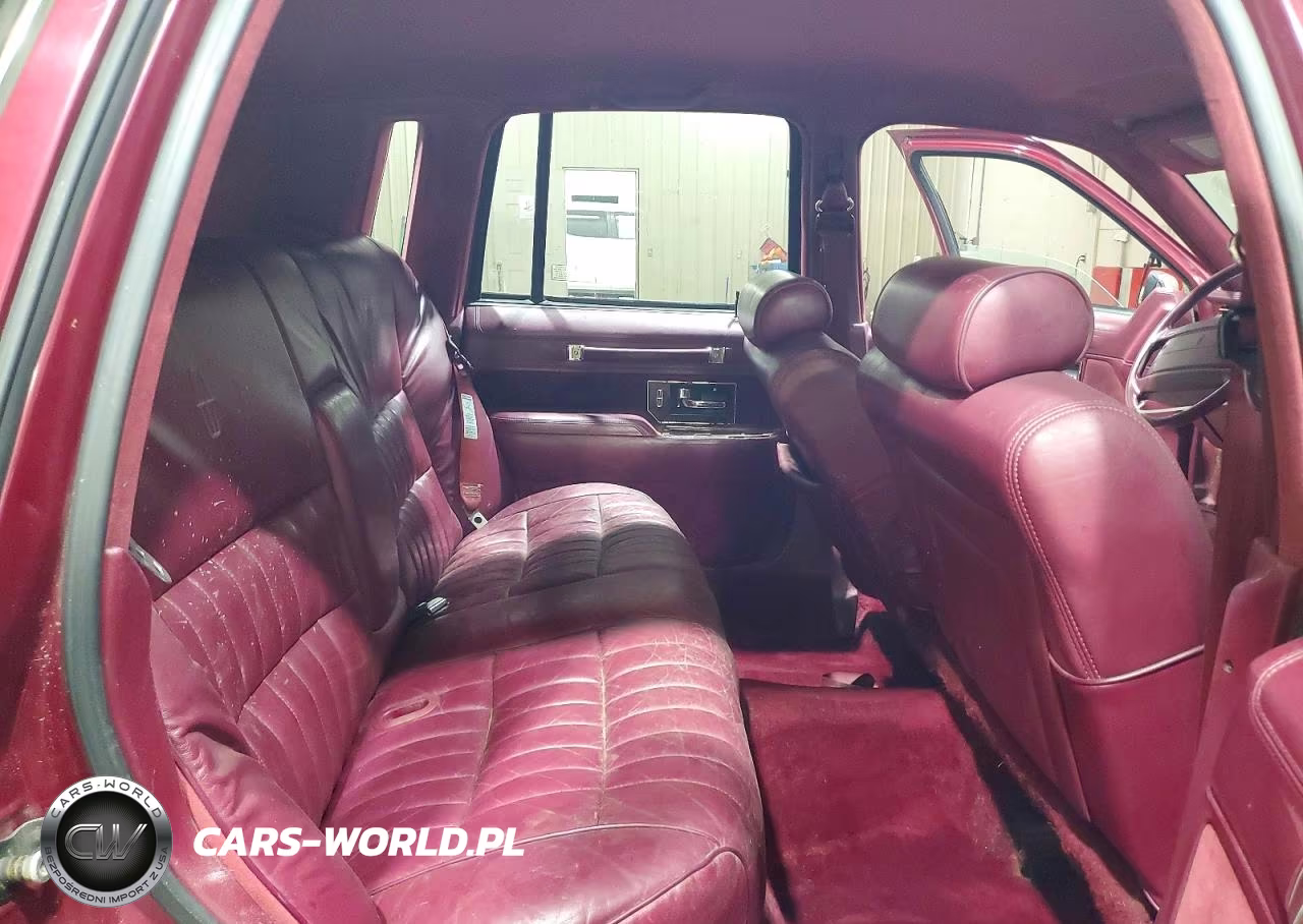 1992 Lincoln Town Car Executive VIN:1LNLM81W6NY630676 - 10