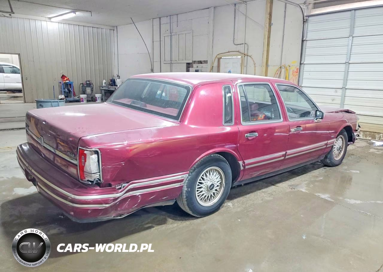 1992 Lincoln Town Car Executive VIN:1LNLM81W6NY630676 - 3