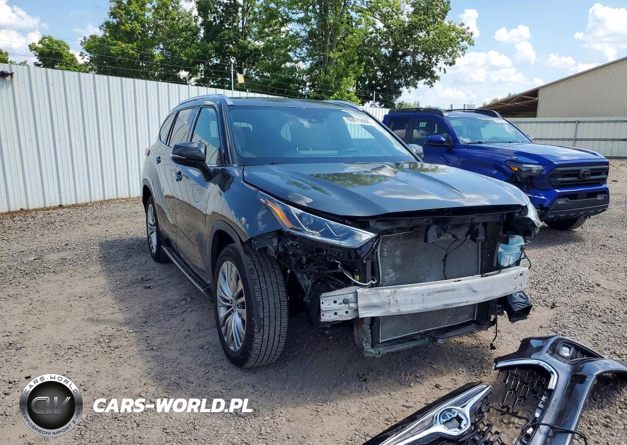 2022 Toyota Highlander Platinum VIN:5TDFZRAH7NS122528 - 4