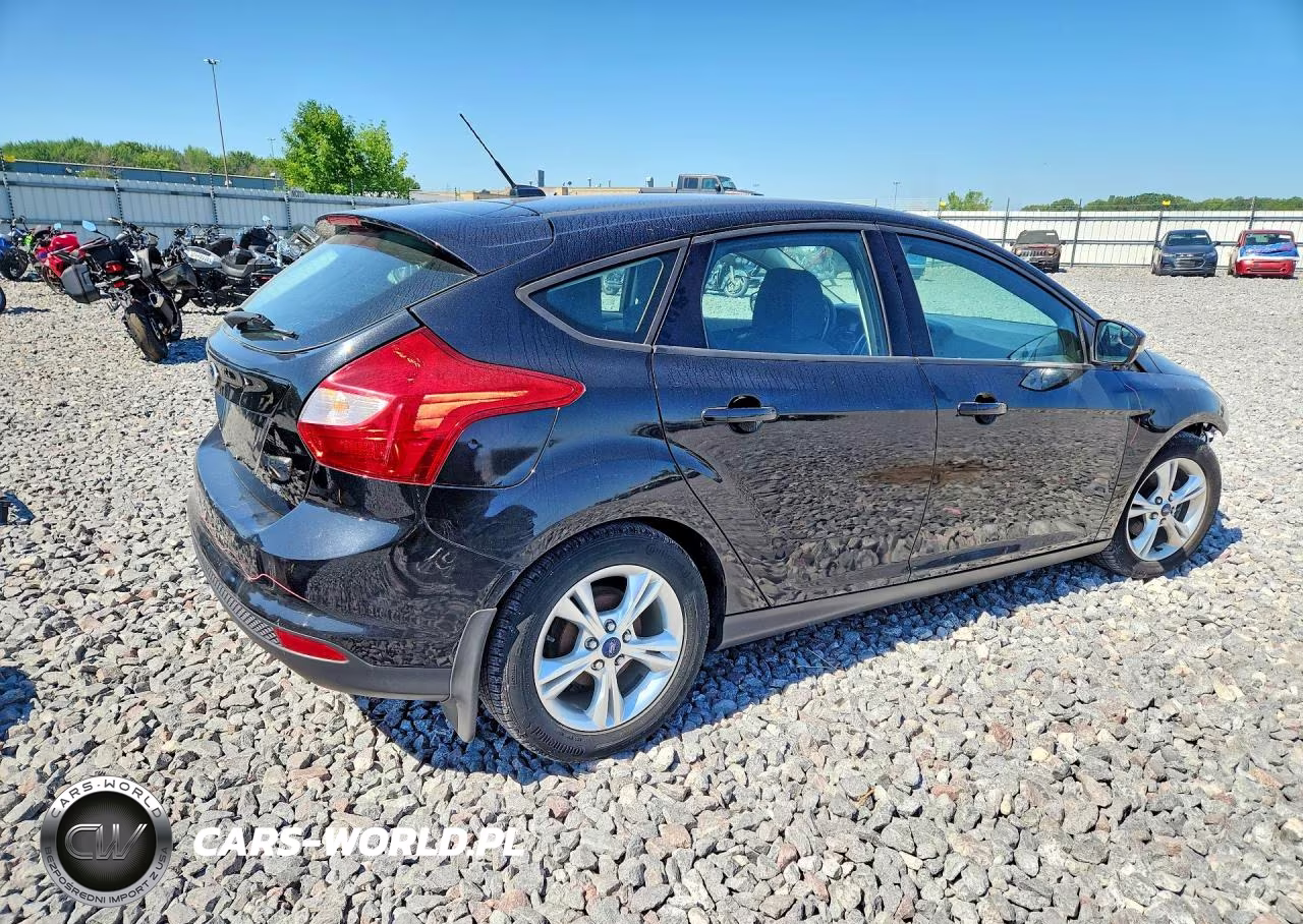 2014 Ford Focus Se VIN:1FADP3K22EL334586 - 3