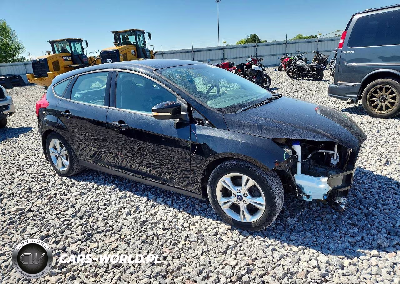 2014 Ford Focus Se VIN:1FADP3K22EL334586 - 4
