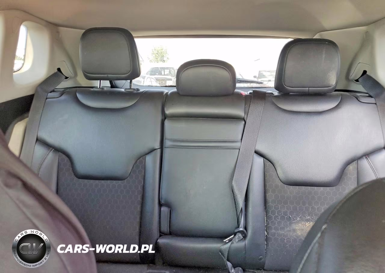2018 Jeep Compass Latitude VIN:3C4NJDBBXJT115279 - 10