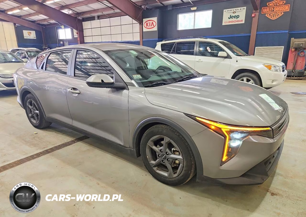 2025 Kia K4 Lxs VIN:3KPFT4DE6SE054475 - 4