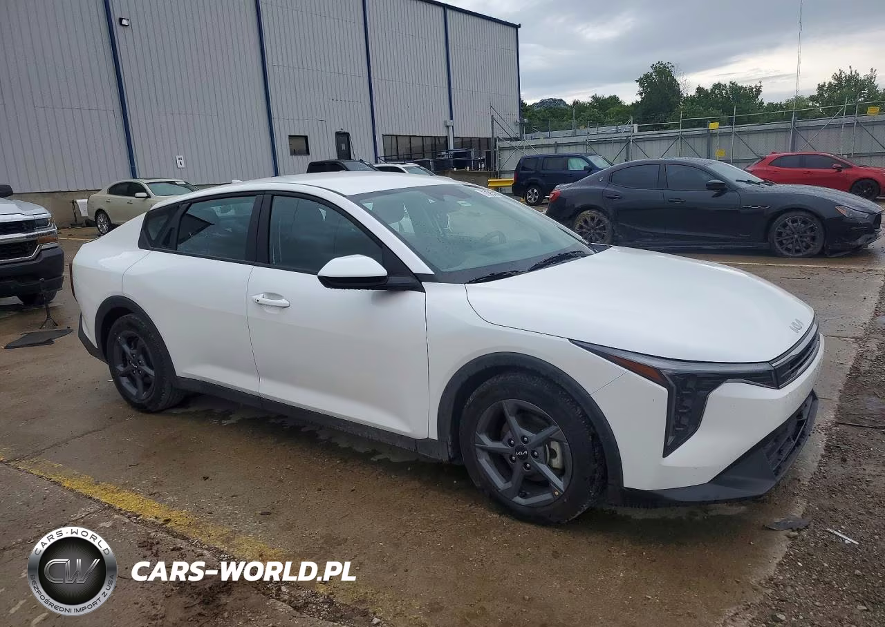 2025 Kia K4 Lxs VIN:3KPFT4DE3SE066468 - 4