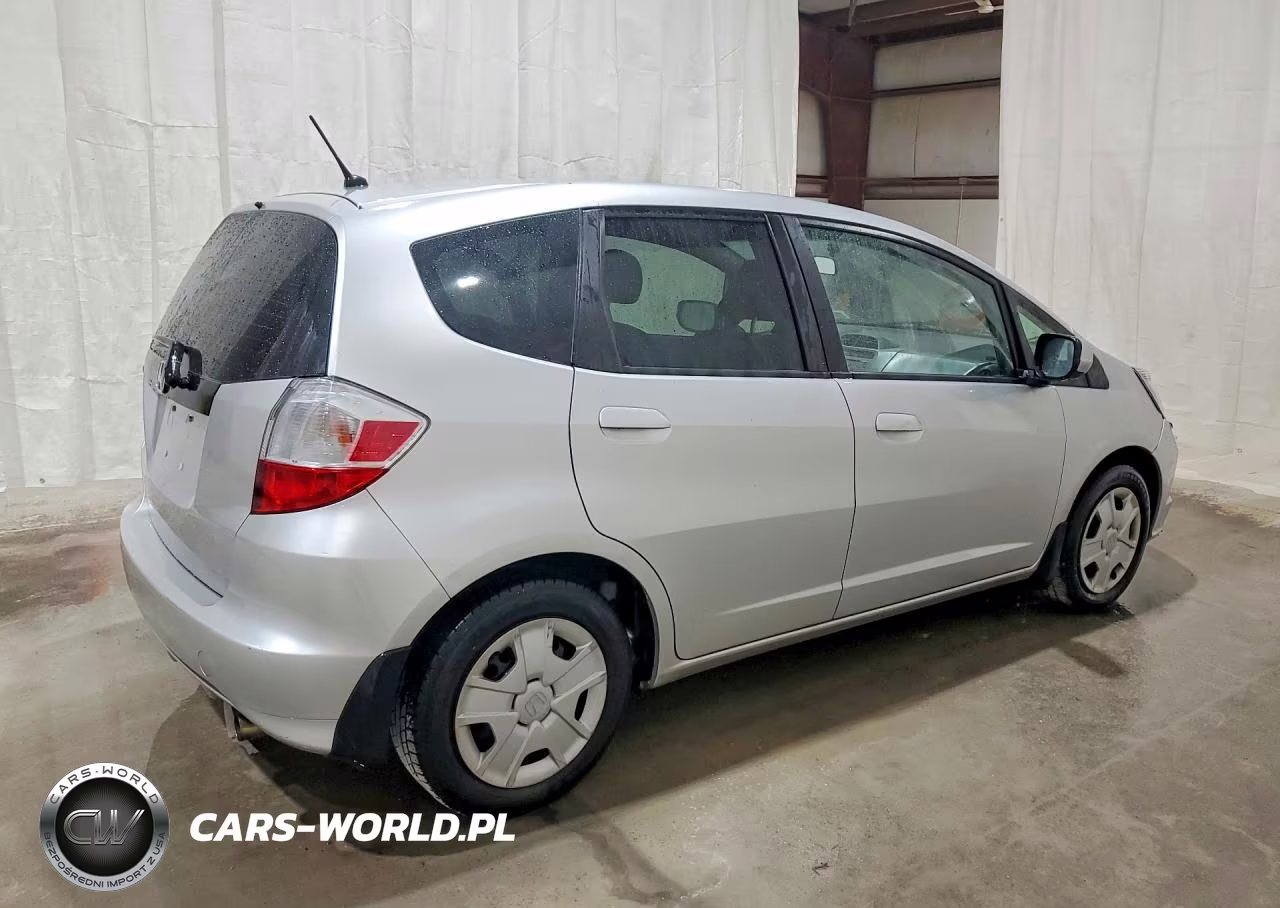 2013 Honda Fit VIN:JHMGE8H34DC007906 - 3