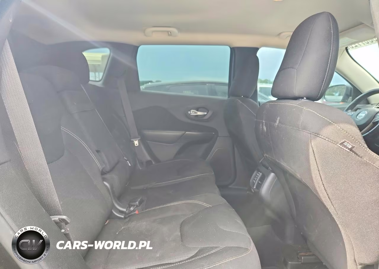 2016 Jeep Cherokee Latitude VIN:1C4PJMCB4GW259596 - 11