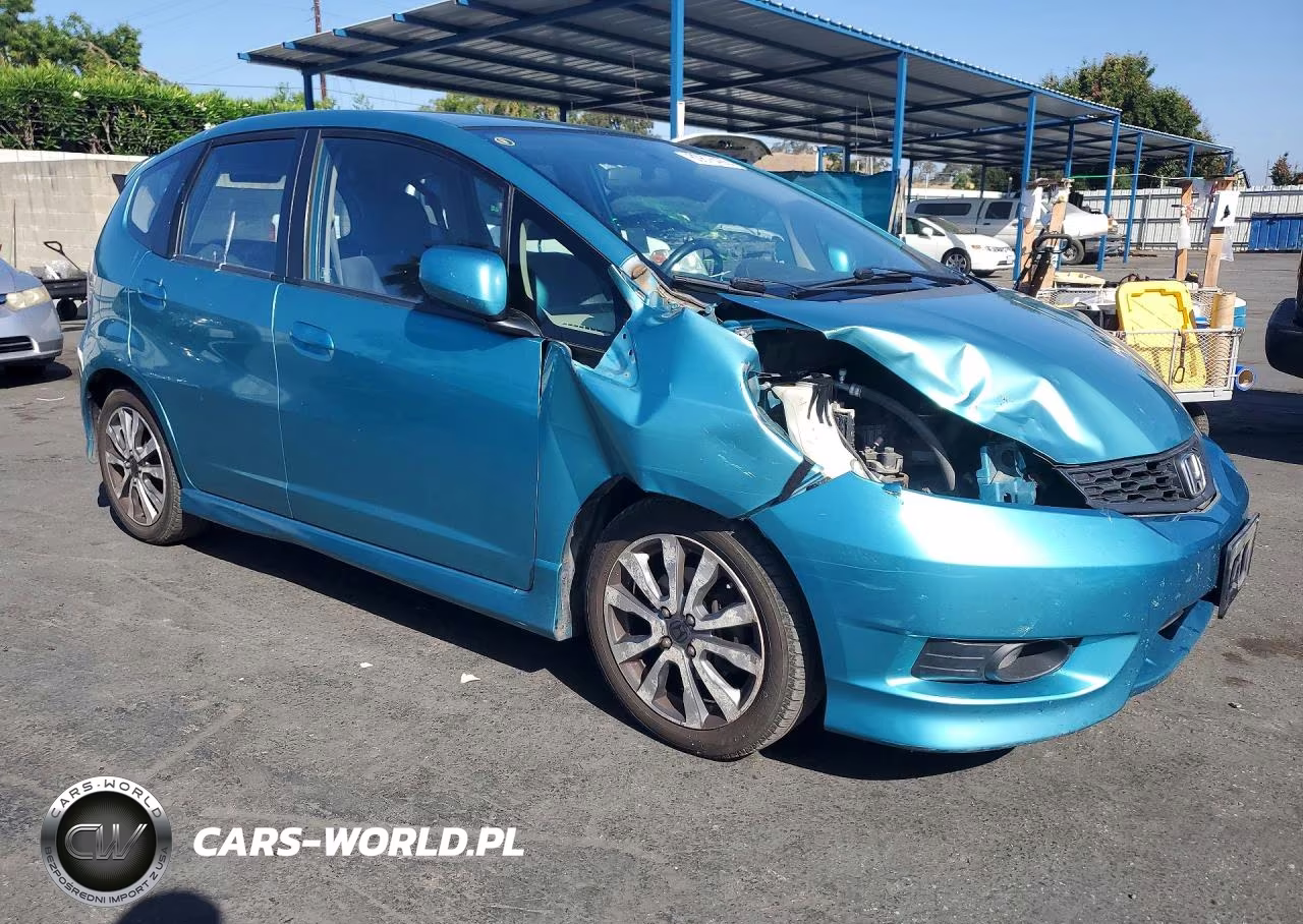 2013 Honda Fit Sport VIN:JHMGE8H55DC015353 - 4