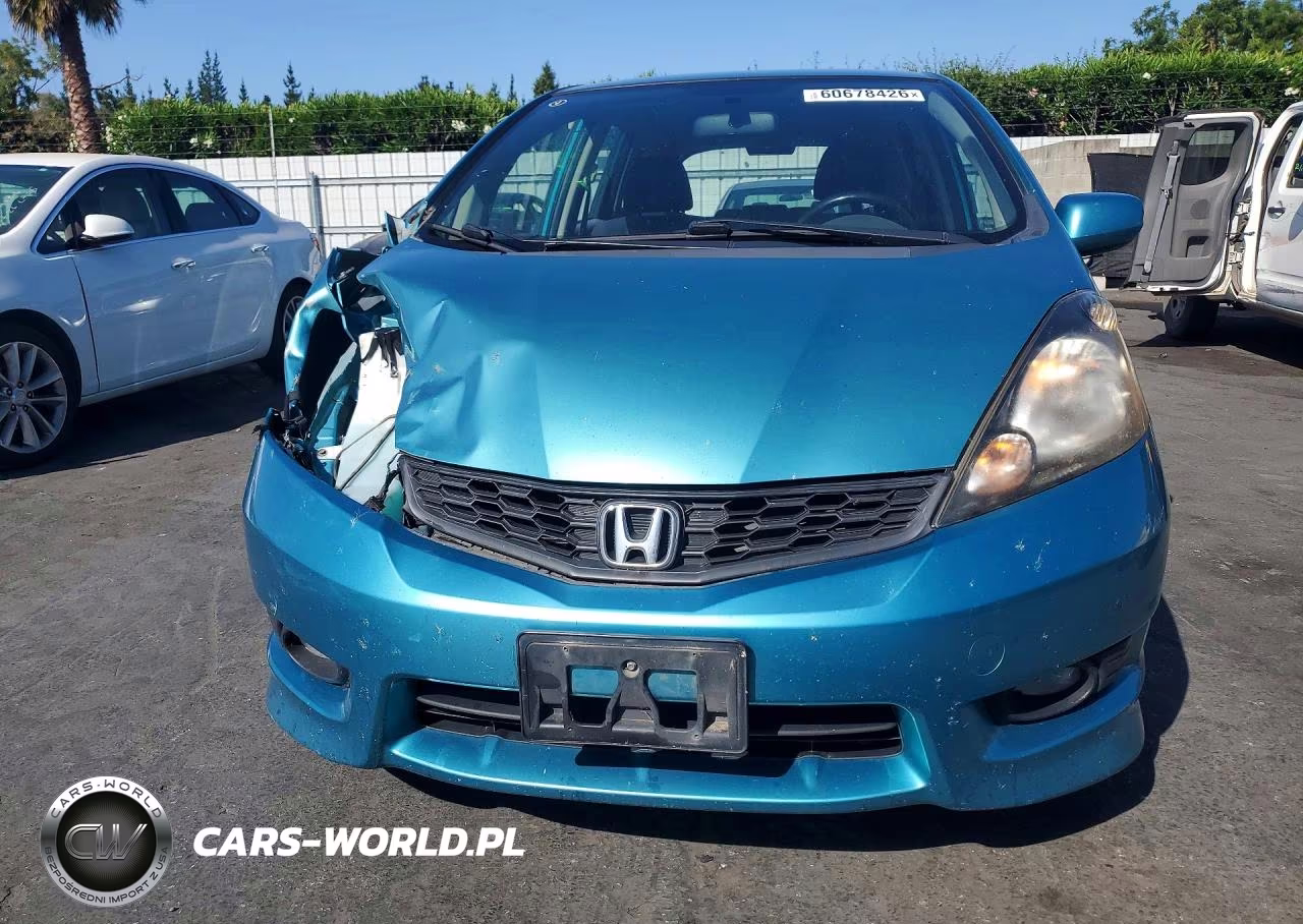 2013 Honda Fit Sport VIN:JHMGE8H55DC015353 - 5